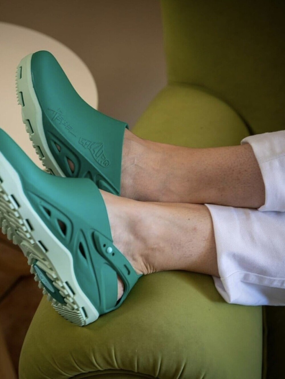 Calzuro Rebel Clogs 37 38 Teal Medical Nursing Comfort Tech Autoclave Insole